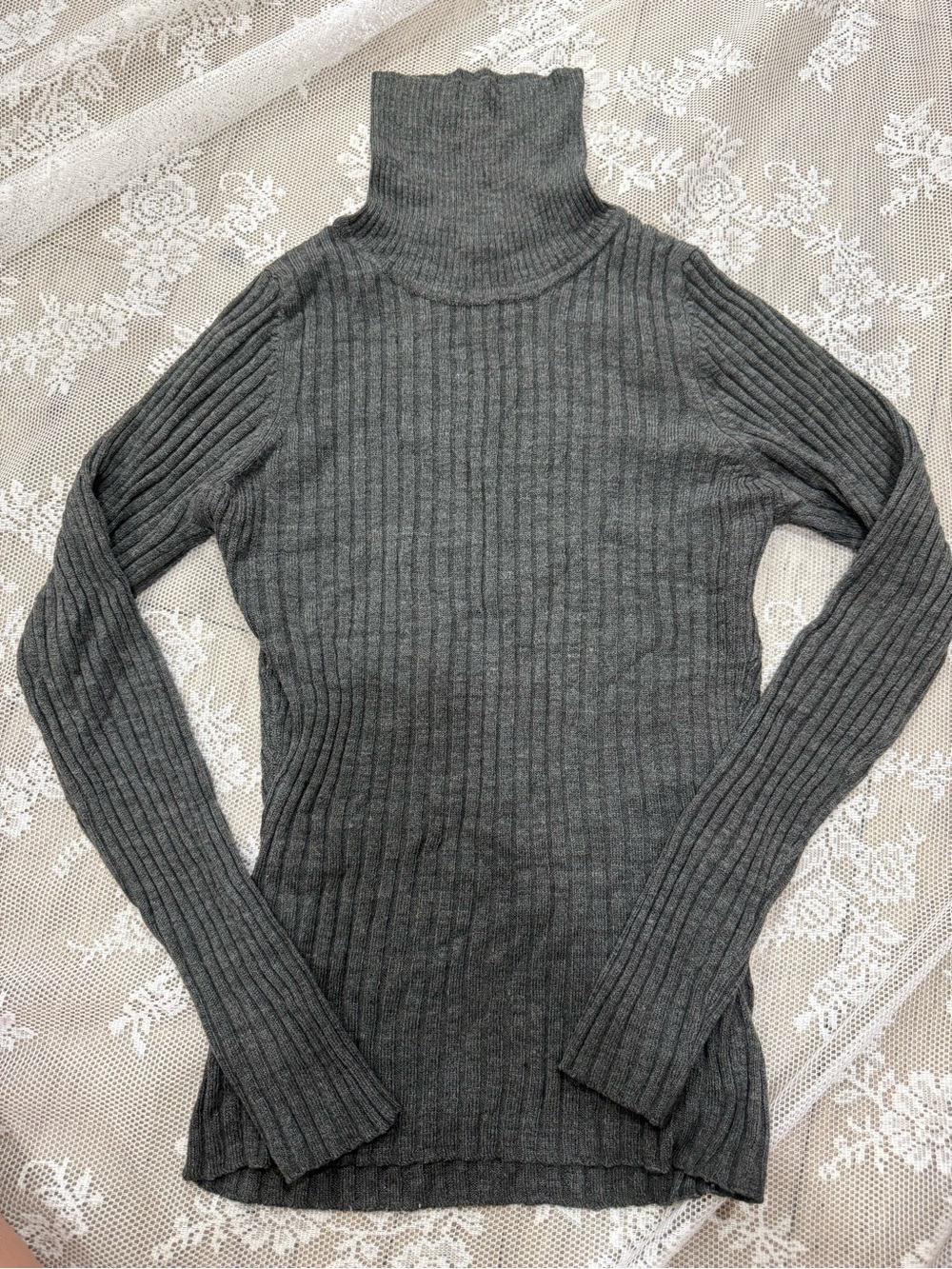 Classic Ribbed Turtleneck Sweater - Charcoal Gray
